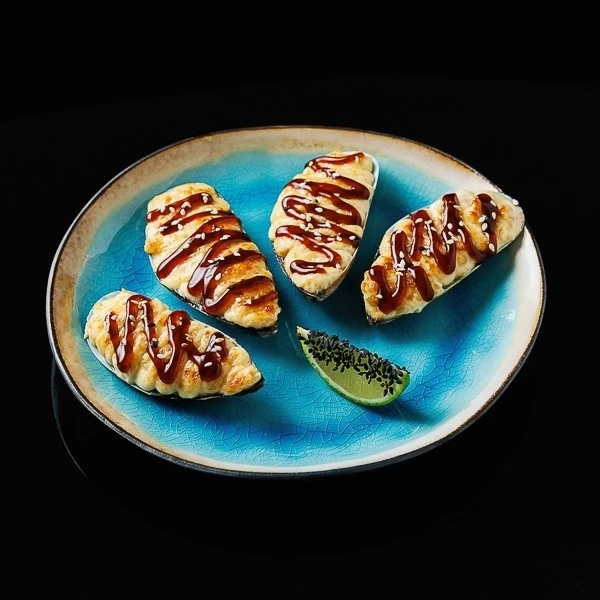 Запеченые мидии в ракушках под чесночно-сырным соусом