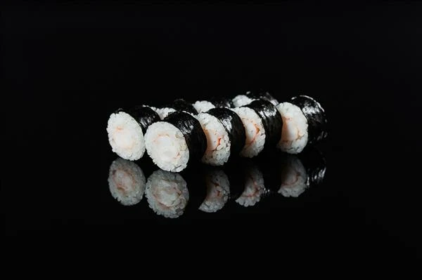 Ролл с креветкой