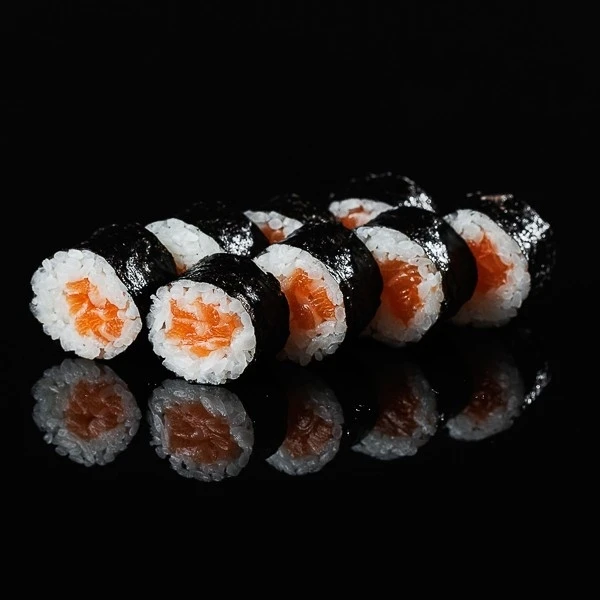 Ролл с лососем