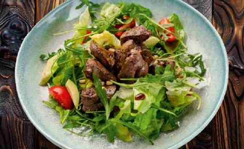 Теплый салат с куриной печенью
