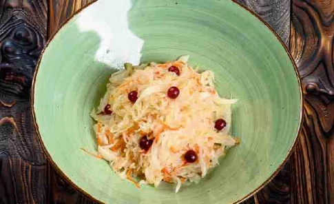 Капуста квашеная с клюквой