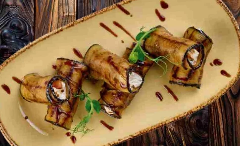 Рулетики из баклажан