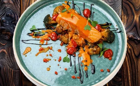 Лосось на подушке унаги