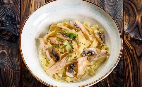 Паста с цыпленком и грибами