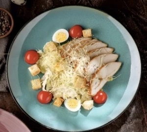 Салат Цезарь с курицей