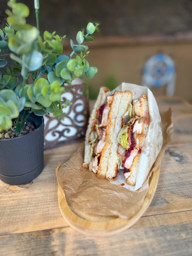 Сэндвич с курицей барбекю