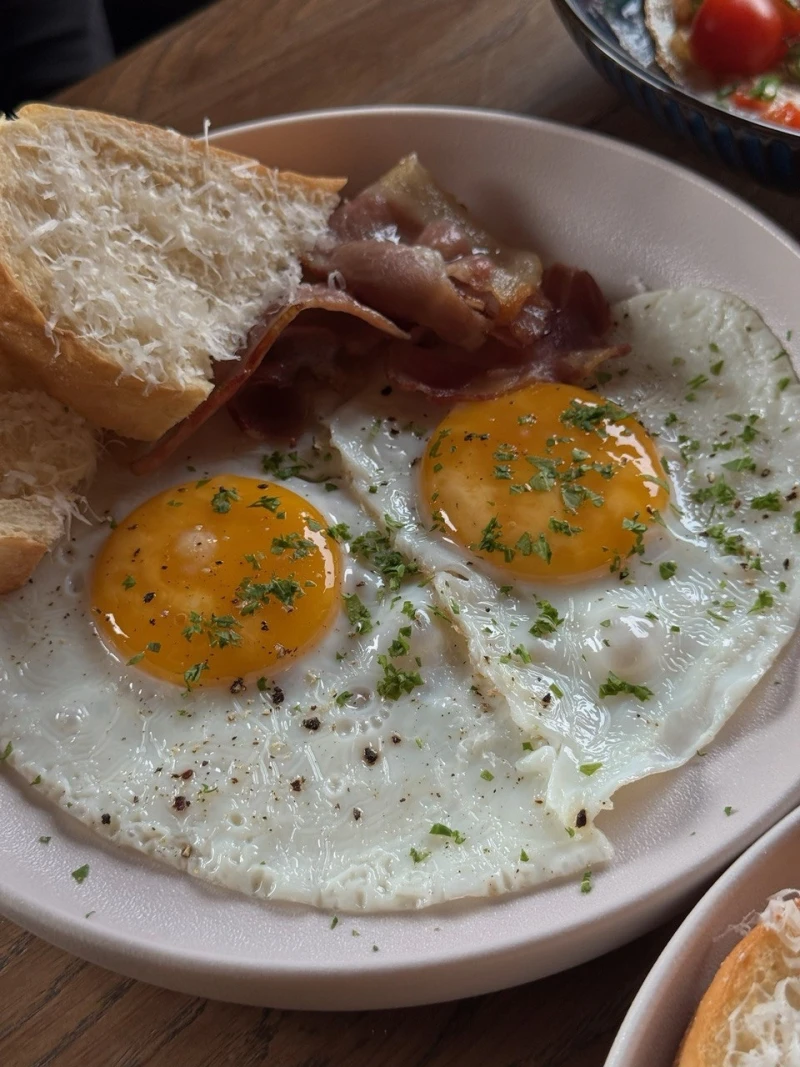 Глазунья с беконом 200г