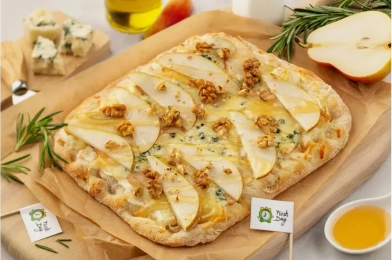 ПИЦЦА С ГРУШЕЙ И СЫРОМ