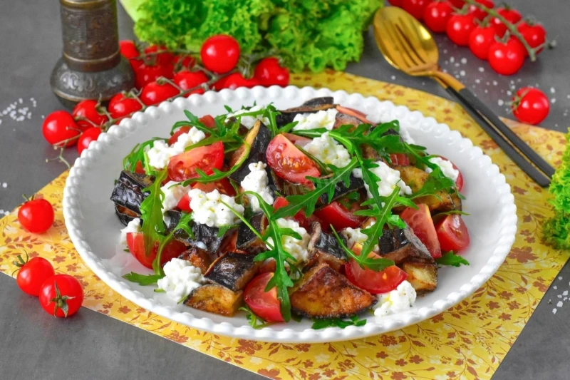 САЛАТ С БАКЛАЖАНАМИ
