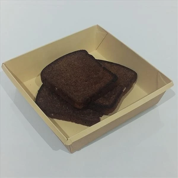 Жареный черный хлеб