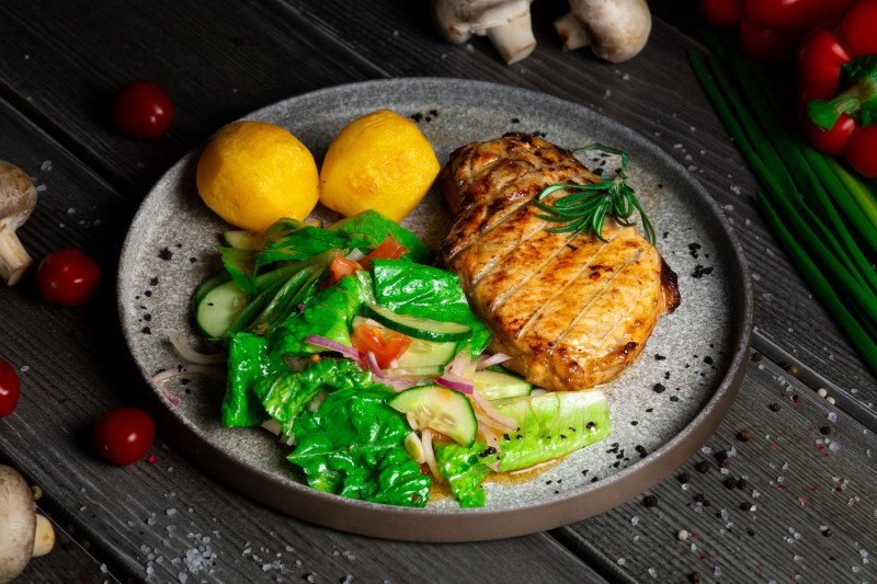 Стейк из свинины на кости