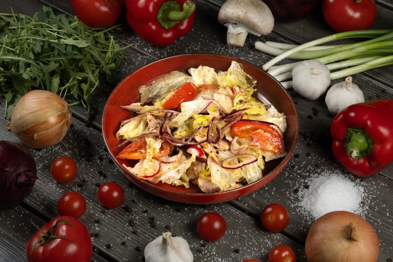 Салат с домашней бужениной