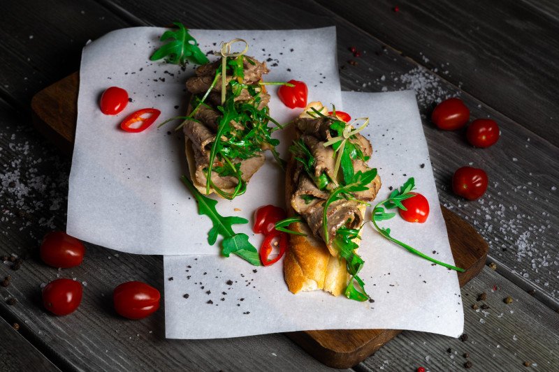 Брускетты с ростбифом 