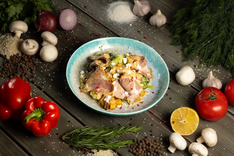 Теплый салат с бужениной