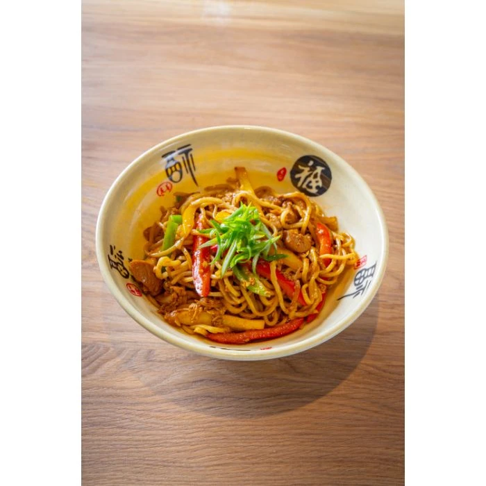 Лапша с курицей и овощами 