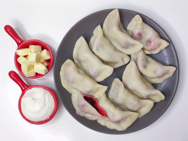 ЗАМОРОЖЕННЫЕ ВАРЕНИКИ С ВИШНЕЙ 