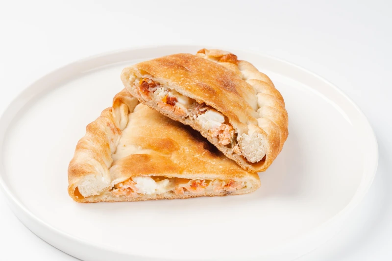 Кальзоне "Семга Сливочный сыр вяленные томаты"