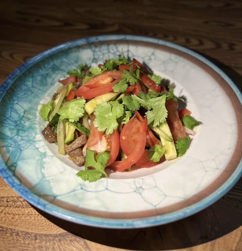 Салат с говядиной и овощами 