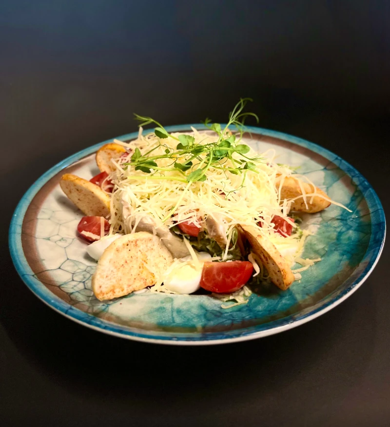 Салат Цезарь с курицей