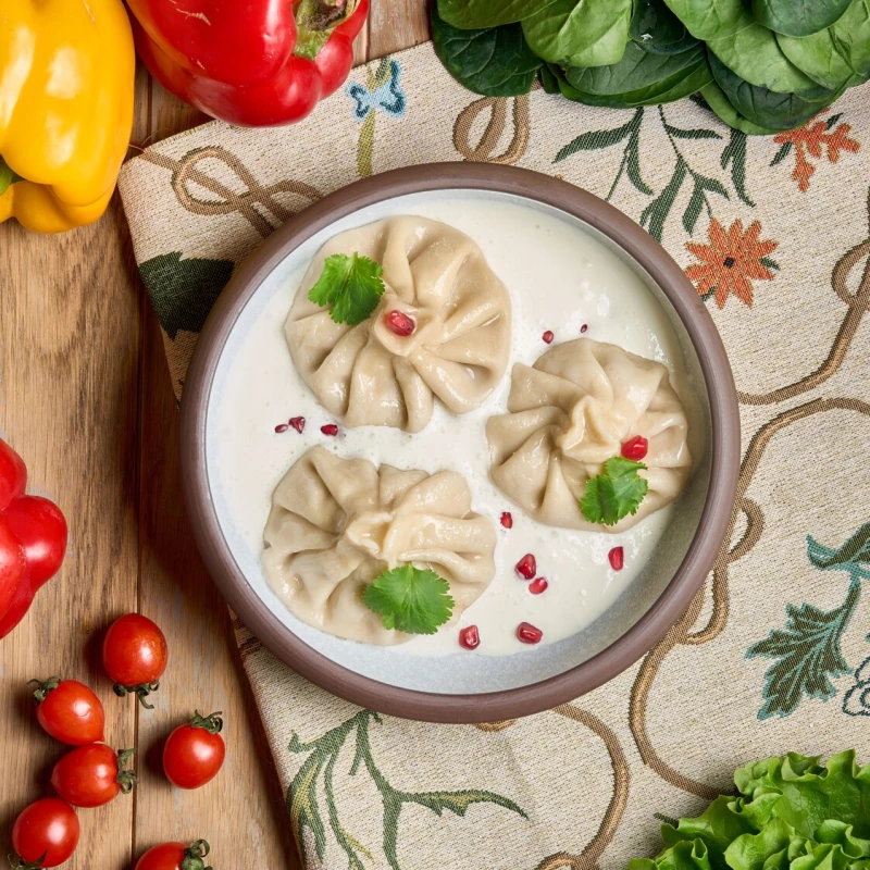Хинкали с курицей и муссом из Пармезана