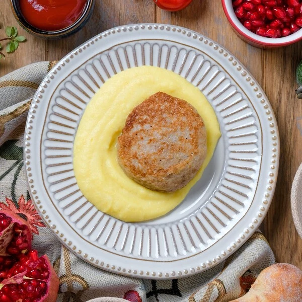 Карофельное пюре с котлетой