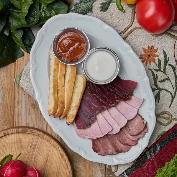 Бастурма, вяленая свинина и ростбиф