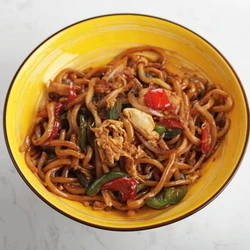 Лапша жареная с курицей