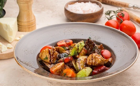 Мясное ассорти с овощами