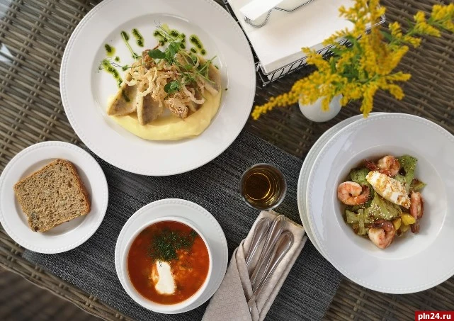 Комбо №2 /Пиле салат, Сальмоне паста/