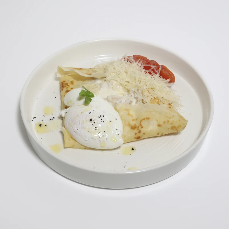 Блин с курицей, грибами и яйцом пашот