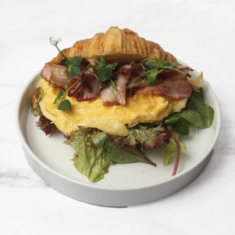♥ Круассан со скремблом и беконом