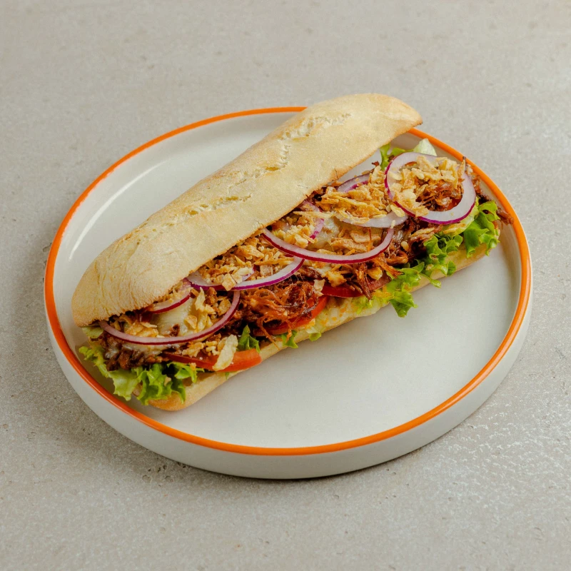 Сэндвич Crisp с рваной говядиной