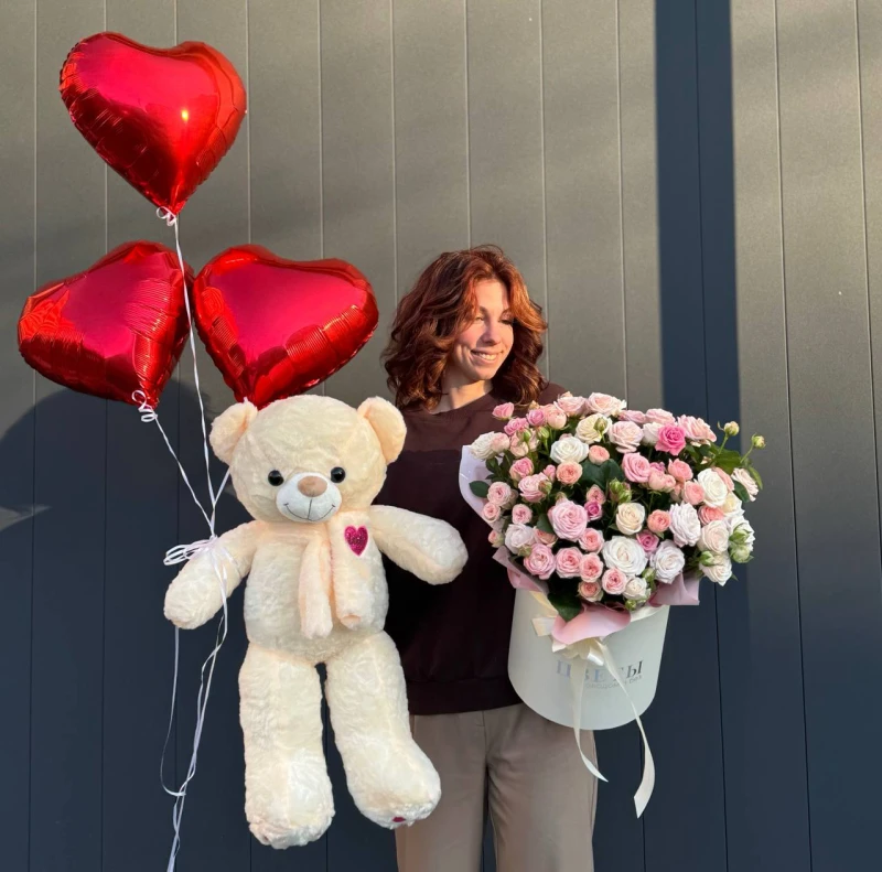 ЦВЕТОЧНОЕ КОМБО №2 С Композицией из 45 кустовых роз