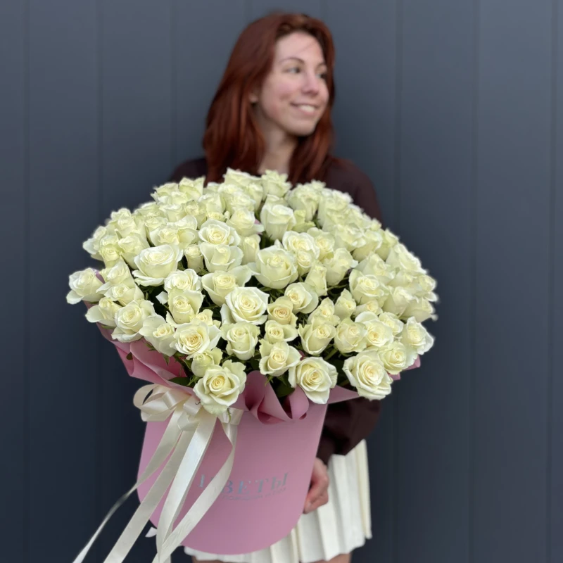 Композиция из 101 белой розы в коробке
