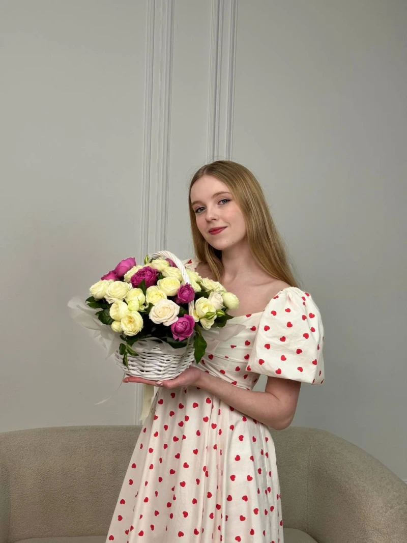 Композиция из 15 кустовых роз