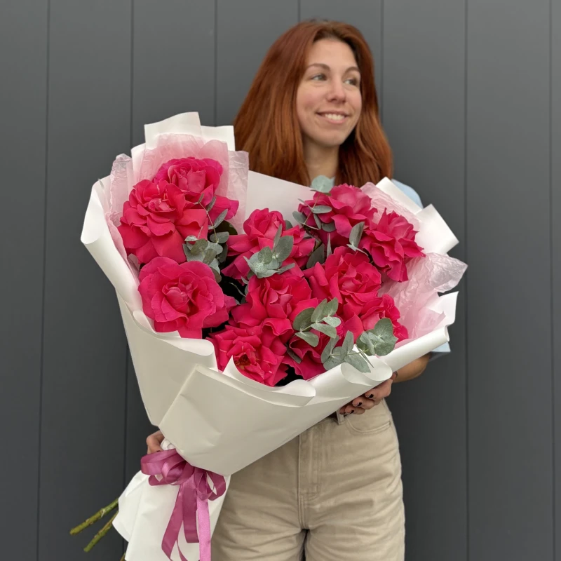 Букет из 11 Французских роз с эвкалиптом