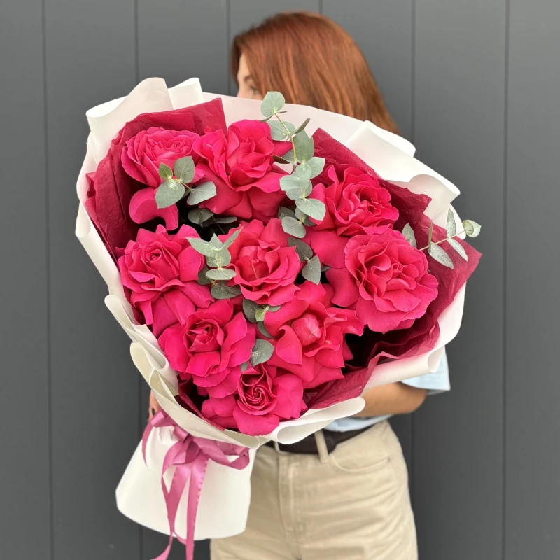 Букет из 9 Французских роз с эвкалиптом