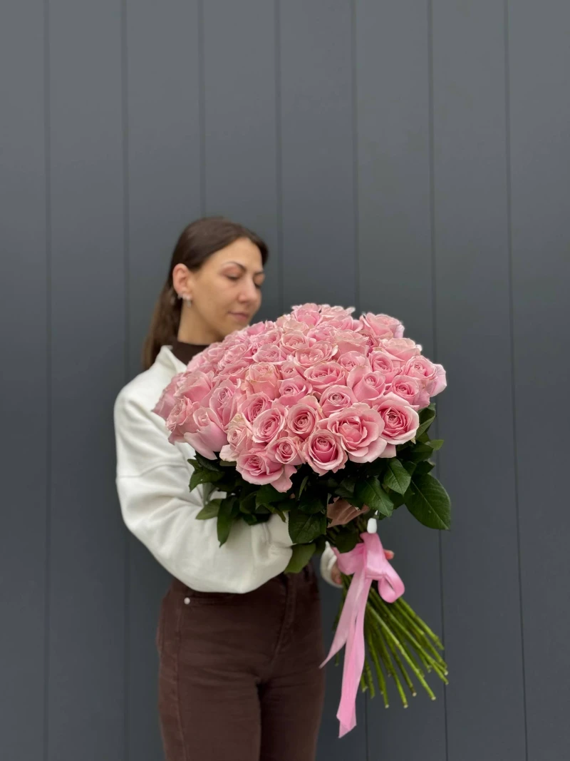 Букет из 51 розовой розы под ленту (70см)