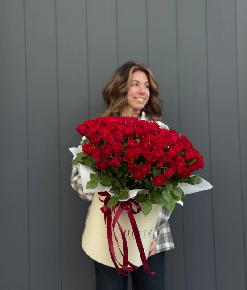 Композиция из 101 красной розы в коробке