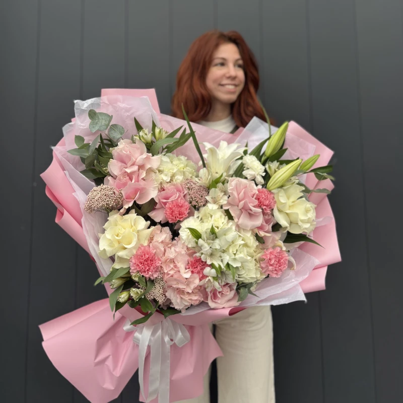 Авторский букет в нежных оттенках