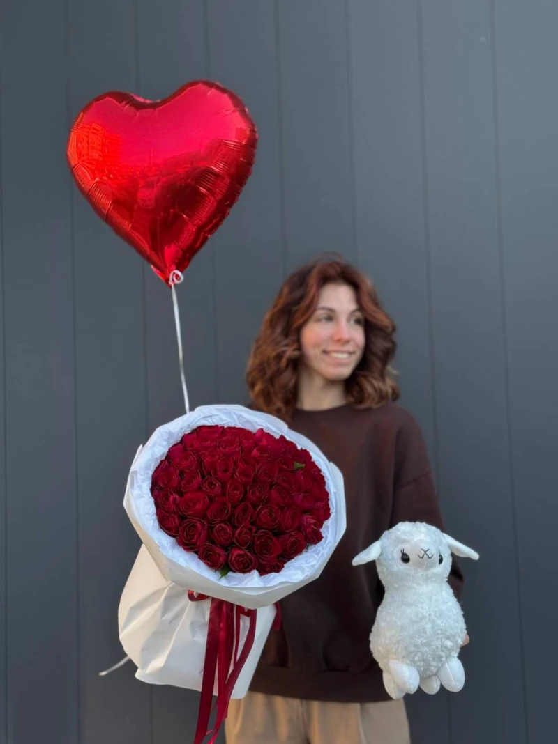 ЦВЕТОЧНОЕ КОМБО №3 С Букетом из 51 розы