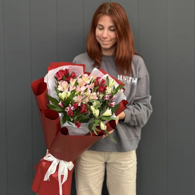 Букет из 11 Альстромерий