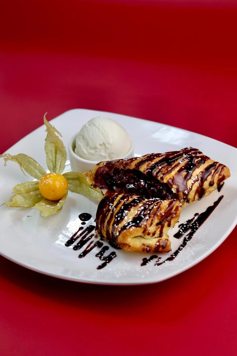 Штрудель с вишней