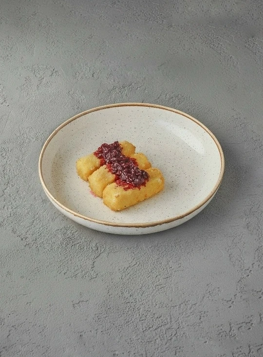Жареный сыр/варенье из брусники 