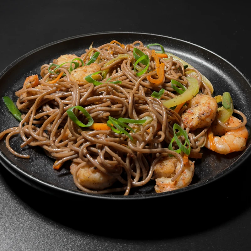 Соба с креветкой и овощами 