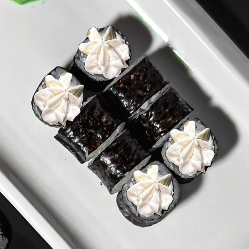 Маки с огурцом и творожным сыром