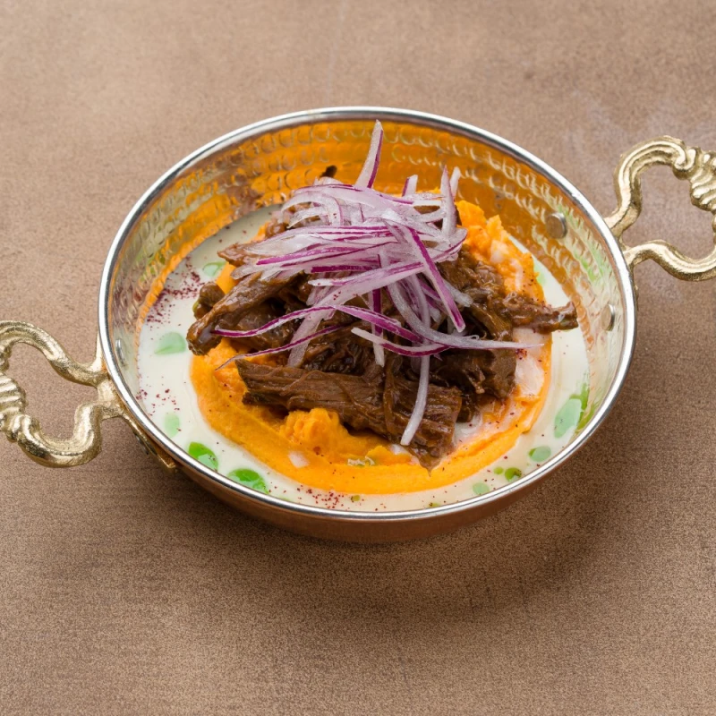 Конина запеченная с морковным кремом