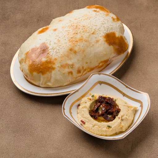 Хумус с вялеными томатами