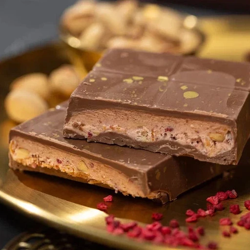 Дубайский шоколад "Миндаль-малина"