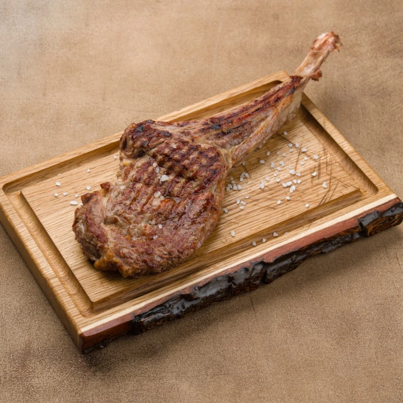 Стейк конины на кости 